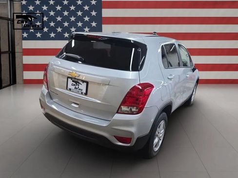 Used 2022 Chevrolet Trax LS w/ Tint and Cruise Package AWD/4WD image 5