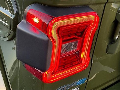 Used 2024 Jeep Wrangler High Altitude image 32