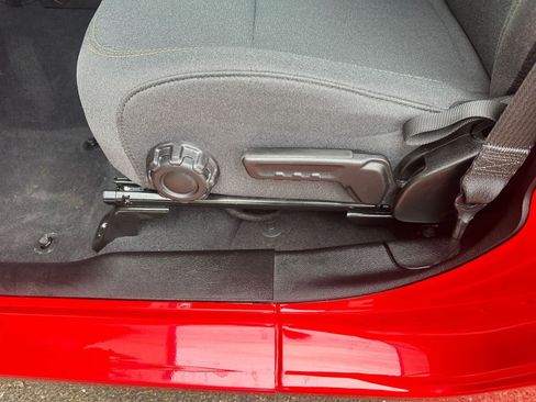 Used 2025 Jeep Wrangler Sport S image 23