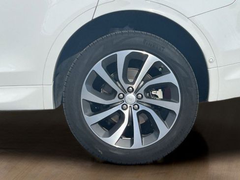 Used 2025 Land Rover Discovery Sport S image 13