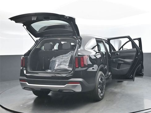 Used 2025 Kia Sorento S image 19