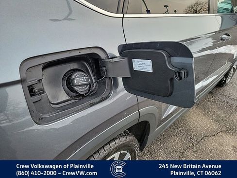 Certified 2022 Volkswagen Taos SE image 32