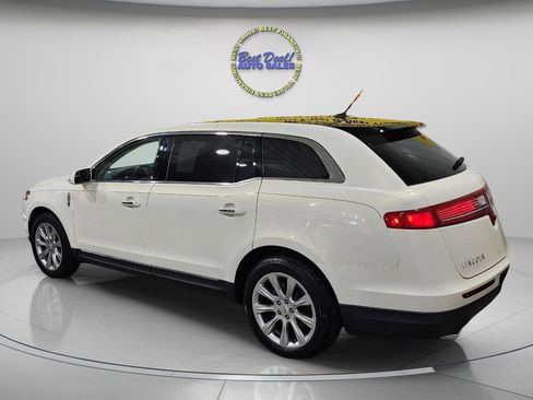 Used 2013 Lincoln MKT FWD image 4