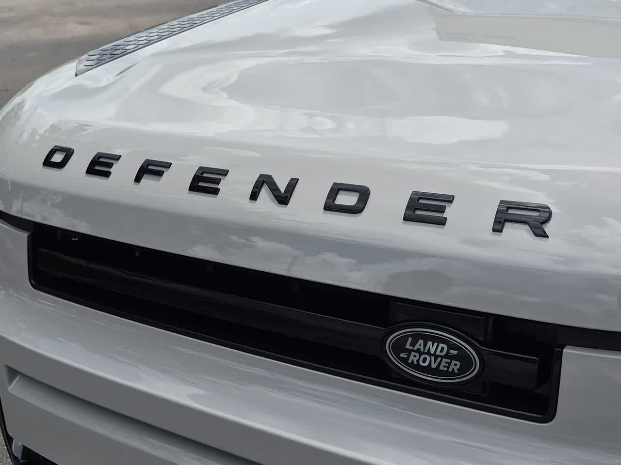 New 2026 Land Rover Defender 110 X-Dynamic SE AWD/4WD image 13