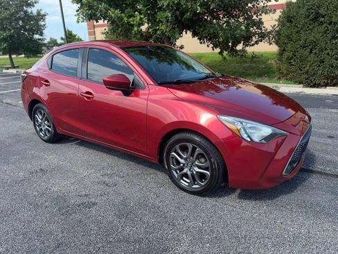 Used 2019 Toyota Yaris LE FWD image 6