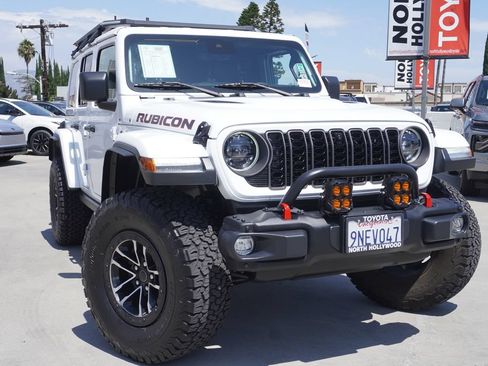 Used 2024 Jeep Wrangler Unlimited Rubicon AWD/4WD image 2
