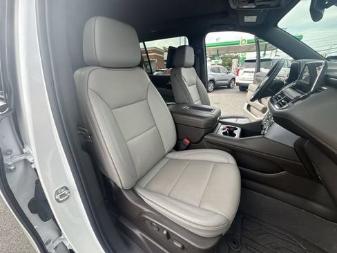Used 2023 GMC Yukon XL SLT w/ SLT Premium Package AWD/4WD image 28