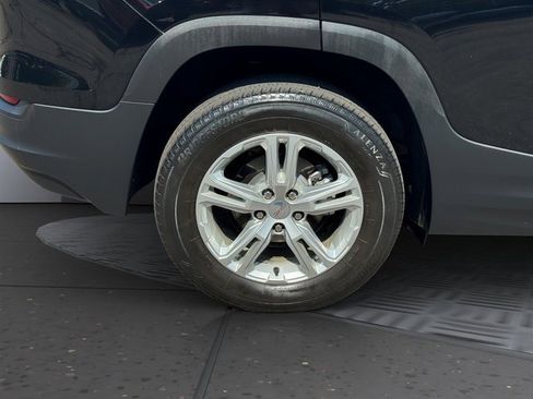 Certified 2023 GMC Terrain SLE w/ Driver Convenience Package image 25