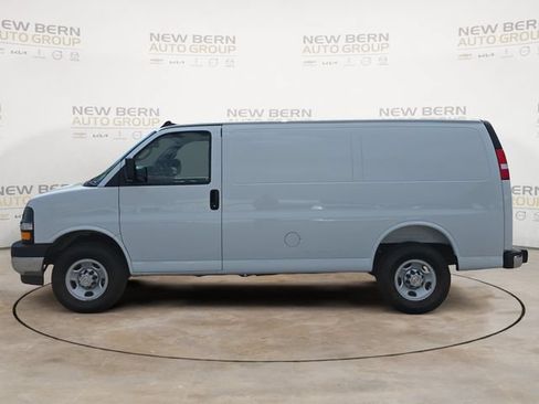 Used 2025 Chevrolet Express 2500 w/ Driver Convenience Package RWD image 2