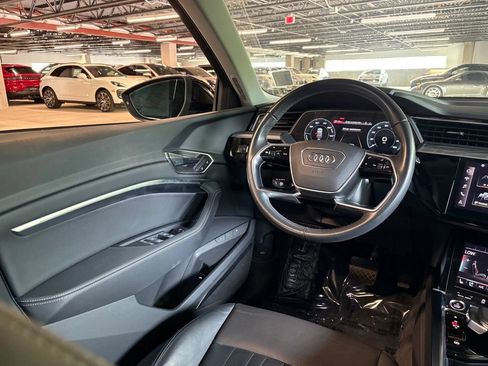 Used 2024 Audi Q8 e-tron Premium Plus w/ Premium Plus Package AWD/4WD image 17