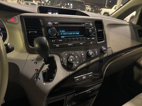 Used 2011 Toyota Sienna LE image 8