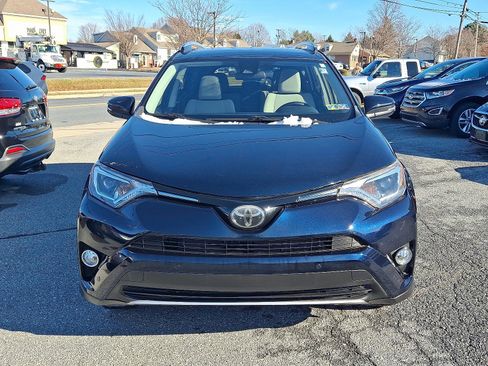 Used 2018 Toyota RAV4 XLE image 2