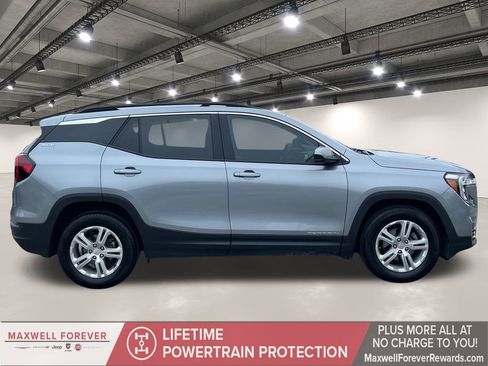 Used 2024 GMC Terrain SLE w/ Driver Convenience Package image 17