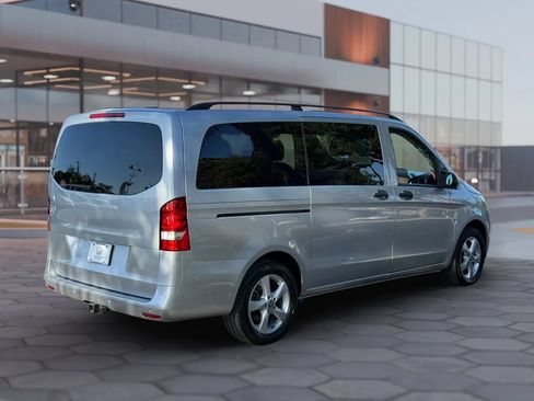 Used 2018 Mercedes-Benz Metris Passenger image 5