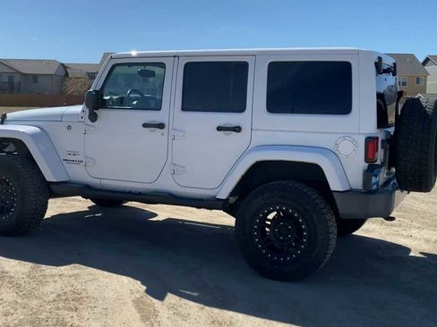 Used 2017 Jeep Wrangler Unlimited Sahara w/ Connectivity Group image 6