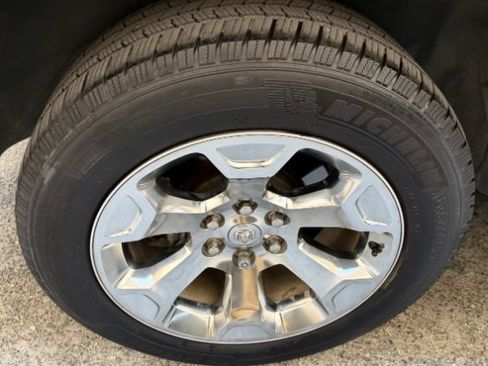 Used 2019 RAM 1500 Laramie AWD/4WD image 40