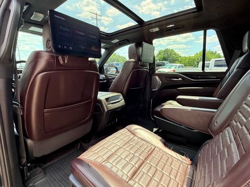 Used 2023 Cadillac Escalade V AWD/4WD image 38