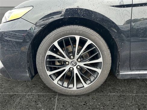 Used 2020 Toyota Camry SE image 14