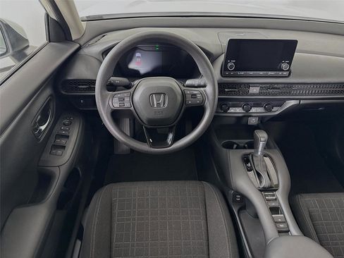 Certified 2025 Honda HR-V LX image 2