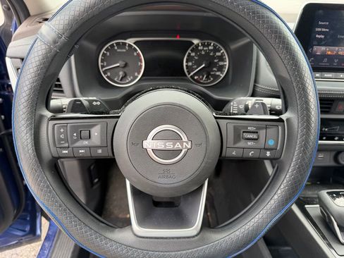 Used 2023 Nissan Rogue SV FWD image 25