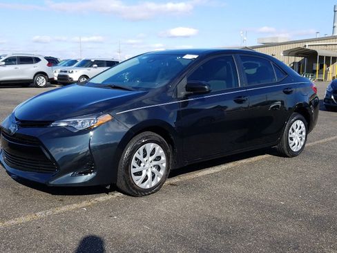 Used 2018 Toyota Corolla LE FWD image 6