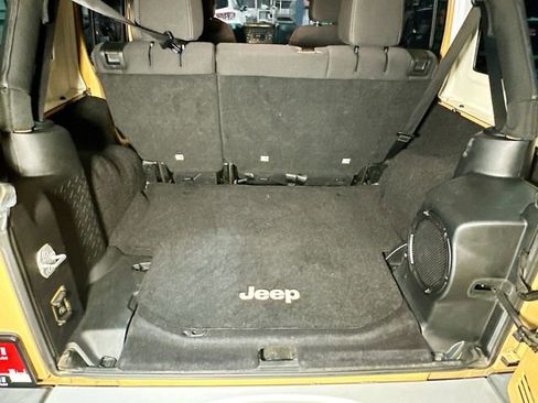 Used 2013 Jeep Wrangler Unlimited Sahara image 24