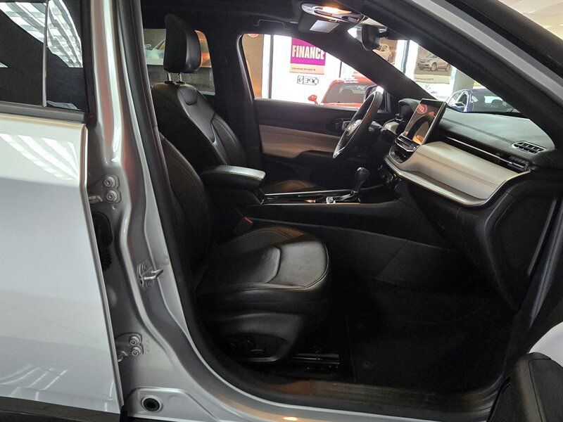 Used 2025 Jeep Compass Limited w/ Elite Group AWD/4WD image 14
