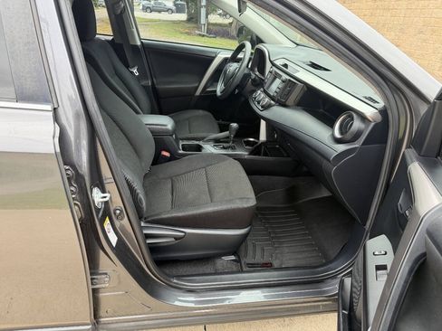 Used 2017 Toyota RAV4 LE FWD image 11