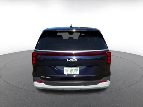 Used 2026 Kia Carnival FWD image 12