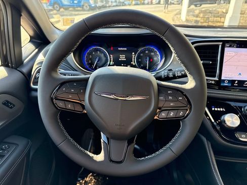 New 2026 Chrysler Pacifica Limited w/ S Appearance Package image 16