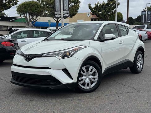 Used 2019 Toyota C-HR LE FWD image 1