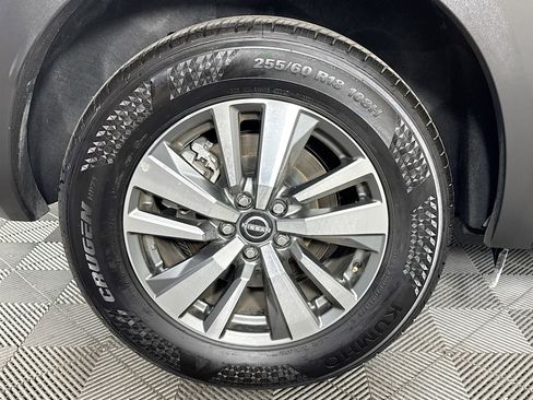 Used 2025 Nissan Pathfinder SL FWD image 32