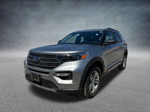 Used 2024 Ford Explorer XLT w/ Equipment Group 202A AWD/4WD image 33