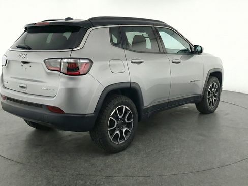 Used 2025 Jeep Compass Trailhawk image 9