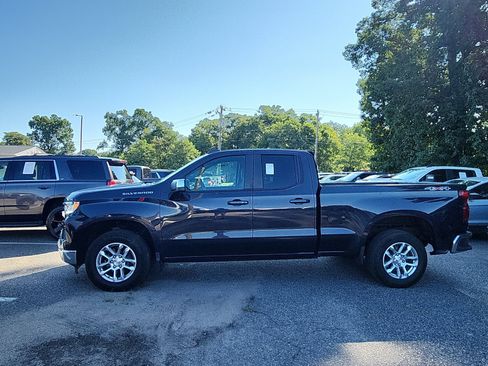 Used 2023 Chevrolet Silverado 1500 LT AWD/4WD image 2