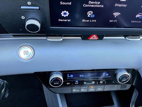 Used 2023 Hyundai Elantra SEL image 14