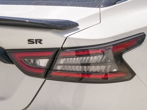 Used 2019 Nissan Maxima SR w/ Premium Package FWD image 10