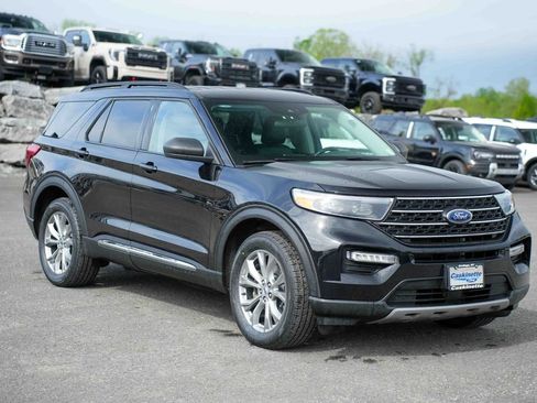 Certified 2024 Ford Explorer XLT w/ Equipment Group 202A AWD/4WD image 3