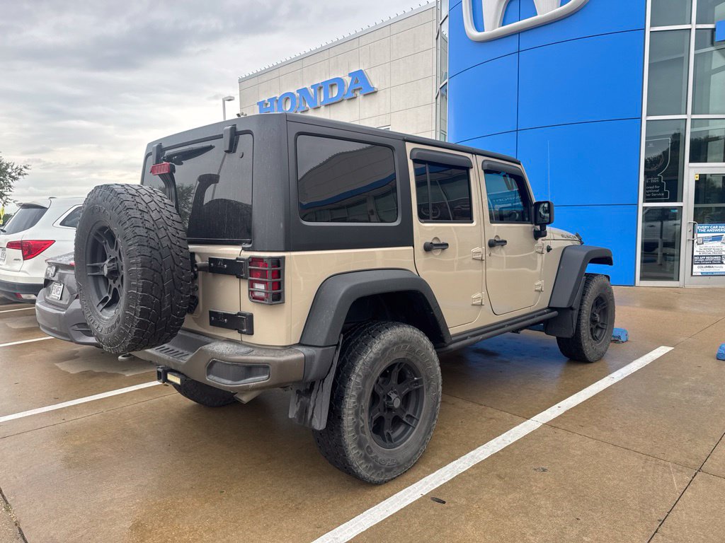 Used 2016 Jeep Wrangler Unlimited Rubicon w/ Connectivity Group AWD/4WD image 6