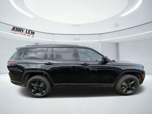 New 2025 Jeep Grand Cherokee L Limited w/ Black Appearance Package AWD/4WD image 2