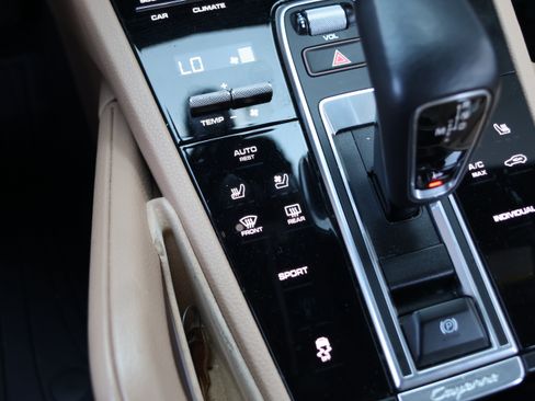Used 2021 Porsche Cayenne AWD/4WD image 28