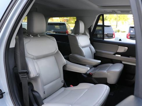 Used 2025 Ford Expedition Active AWD/4WD image 14