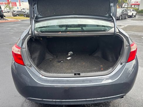 Used 2018 Toyota Corolla LE FWD image 11