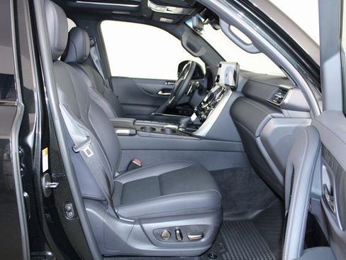 Used 2025 Lexus LX 700h Overtrail image 34