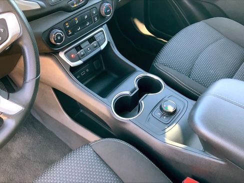 Used 2024 GMC Terrain SLE image 16