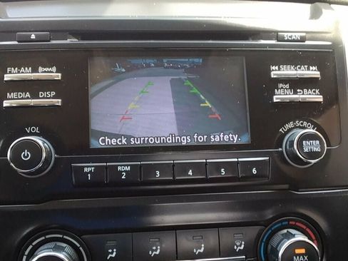 Used 2018 Nissan Titan SV RWD image 16