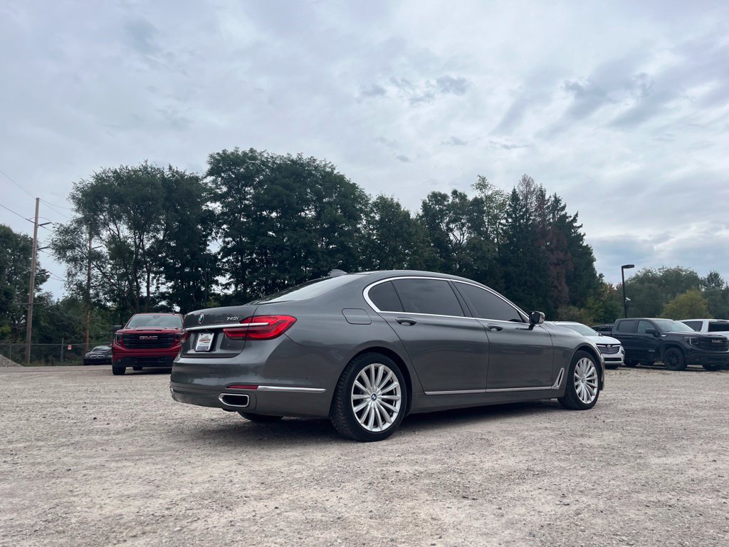 Used 2016 BMW 740i RWD image 7