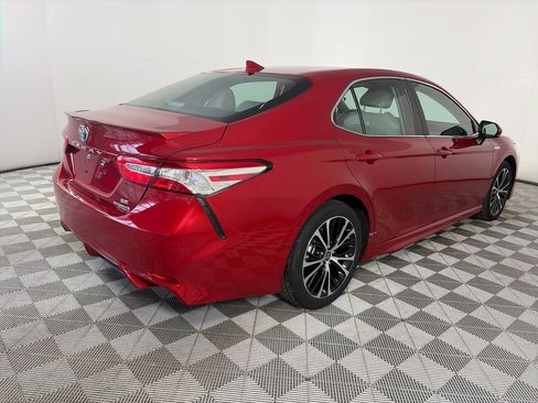 Used 2020 Toyota Camry SE w/ Carpet Mat Package FWD image 7