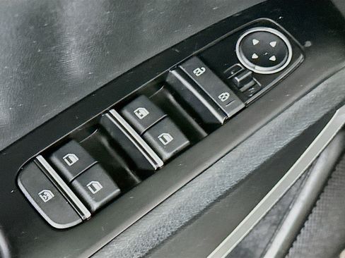 Used 2025 Kia Soul LX w/ LX Technology Package FWD image 15