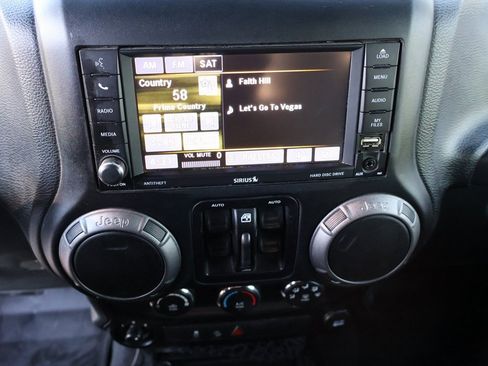 Used 2018 Jeep Wrangler Unlimited Sport S image 19